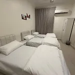 شقة بمدخل خاص وجلسة خارجية