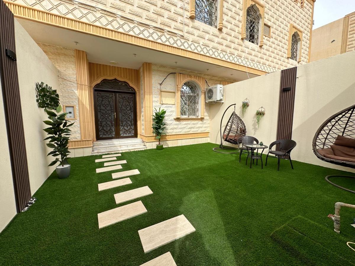 بمدخل خاص وجلسة خارجية Apartment