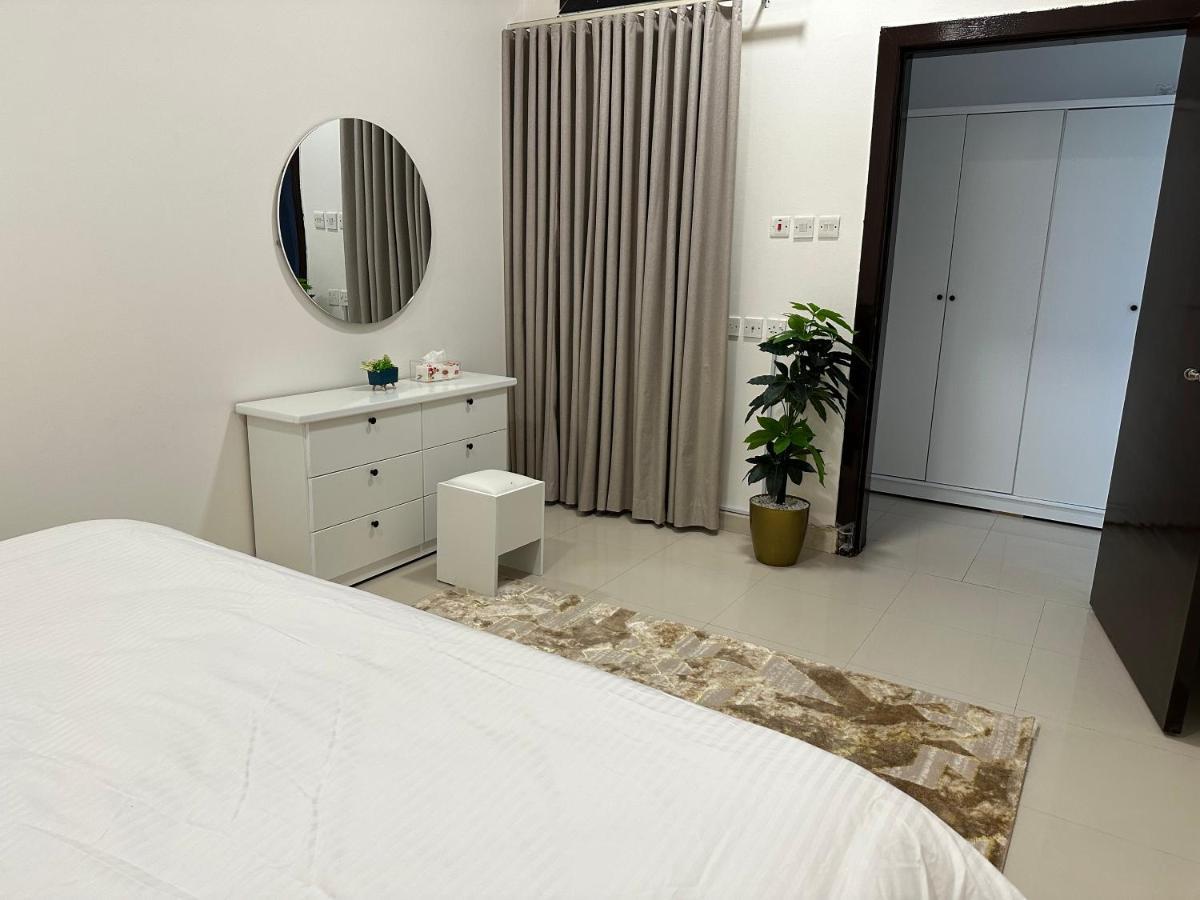 Apartment بمدخل خاص وجلسة خارجية *