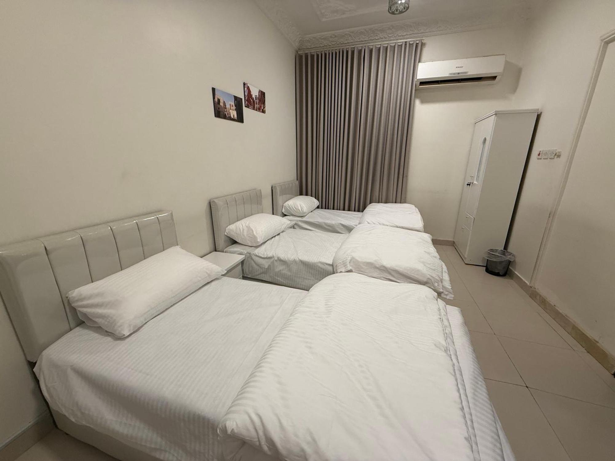 Apartment بمدخل خاص وجلسة خارجية *